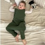  Egyszínű erdőzöld tipegő hálózsák